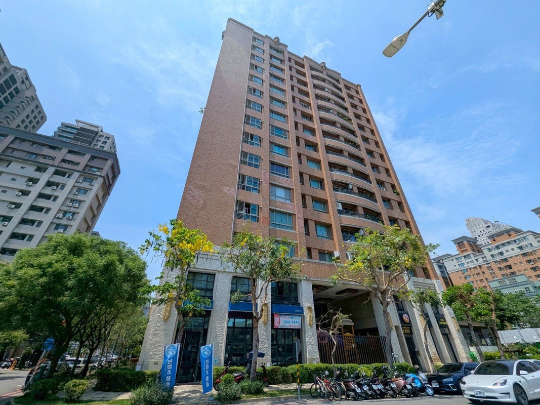 LINE_ALBUM_專約高雄羅浮宮大廈3房_250519_33