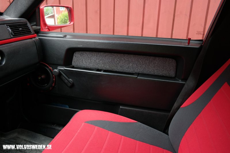 https://i.postimg.cc/PfyLH72L/Volvo-740-tygplatta-doorpanel-2.jpg