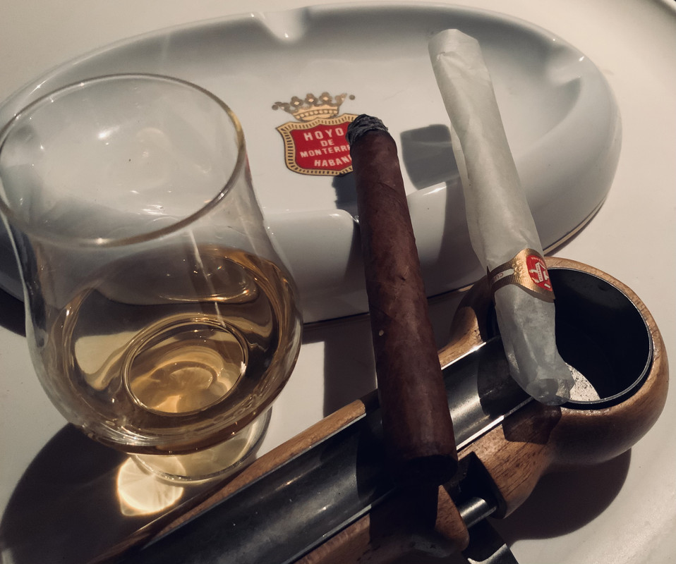 ED712E89-D5D3-4CED-92C4-D34D08B0C8A1