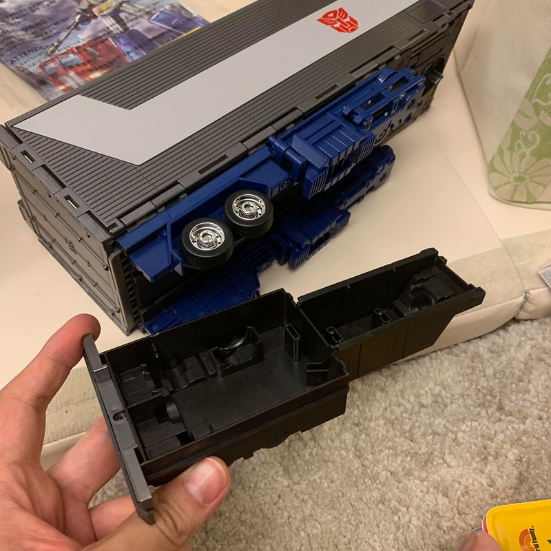 14-MP-44-Convoy-Optimus-Prime-V3