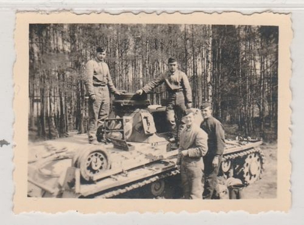 Original Foto-2.Weltkrieg-Soldaten m.Panzern-Rüc