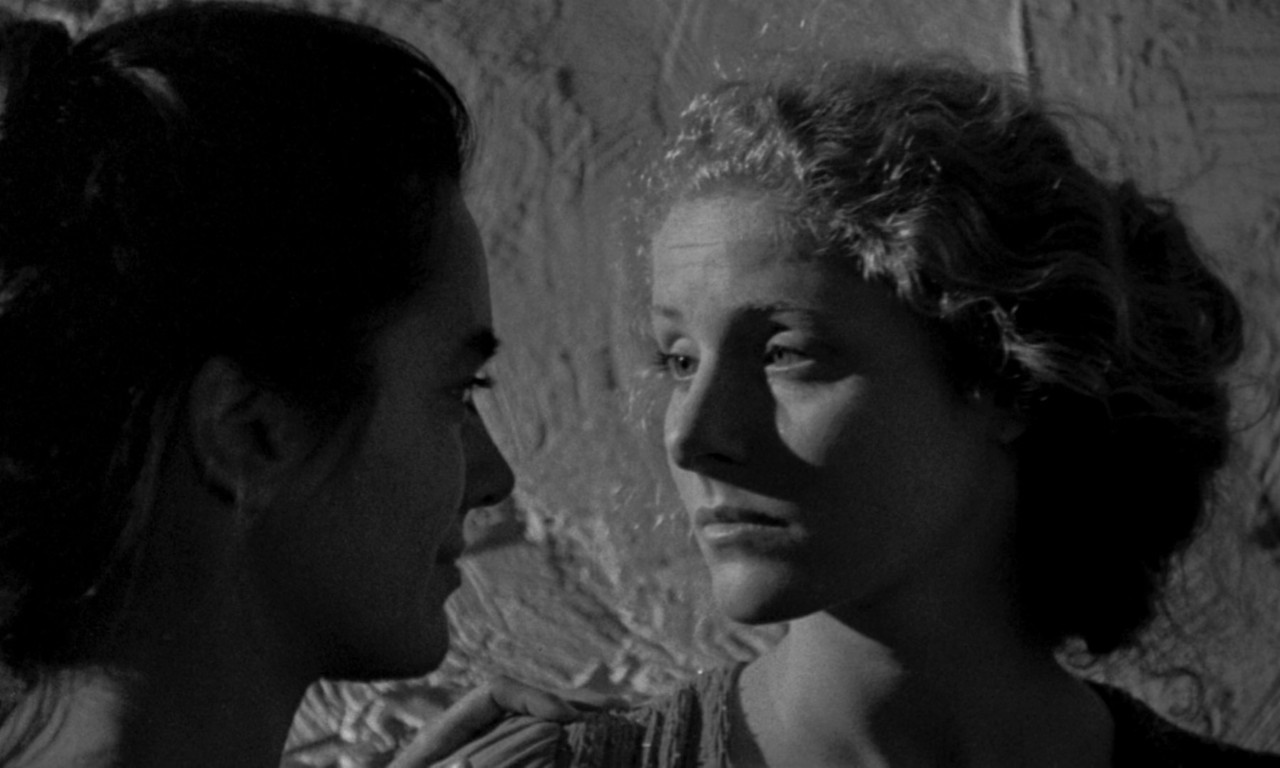 Nostalgia (1983).mkv_snapshot_00.30.06_[2018.03.24_13.15.26]