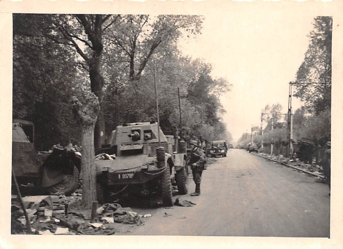 Franz. Panzerwagen AMD 35 Tank an Küstentram La 
