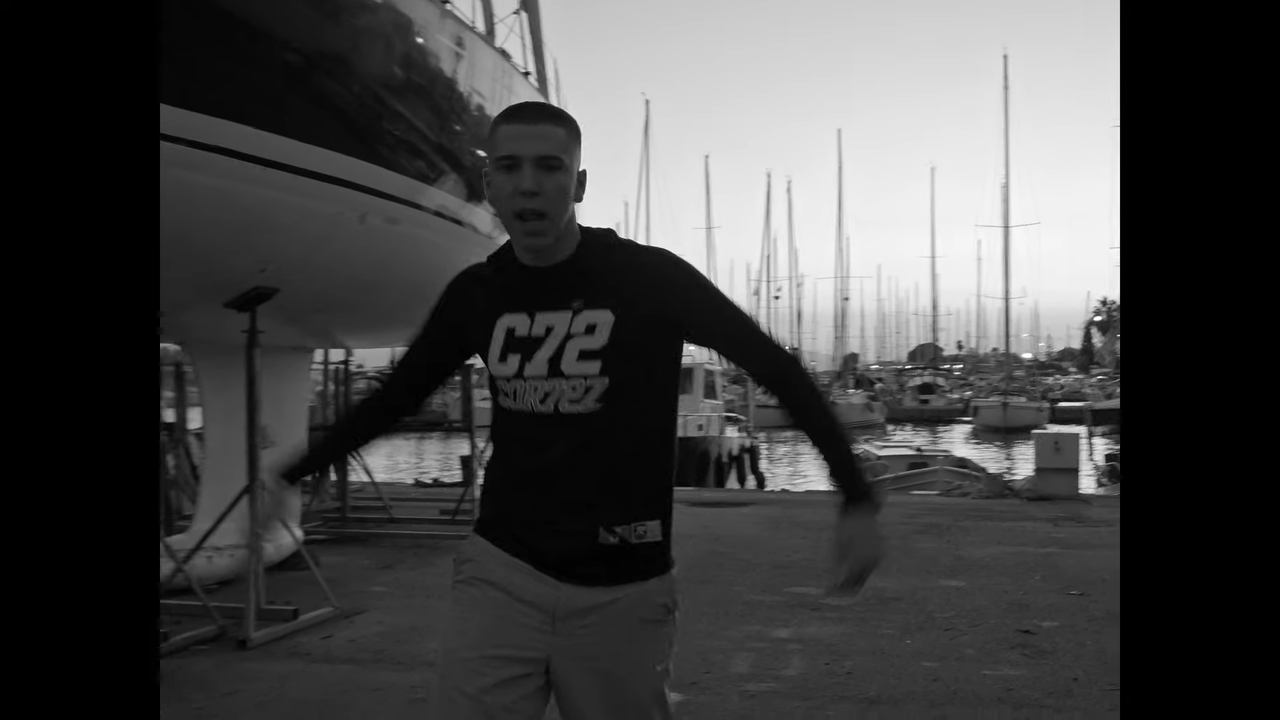 1131-Eisaggeleas-La-Familia-Official-Music-Video-00-00-22