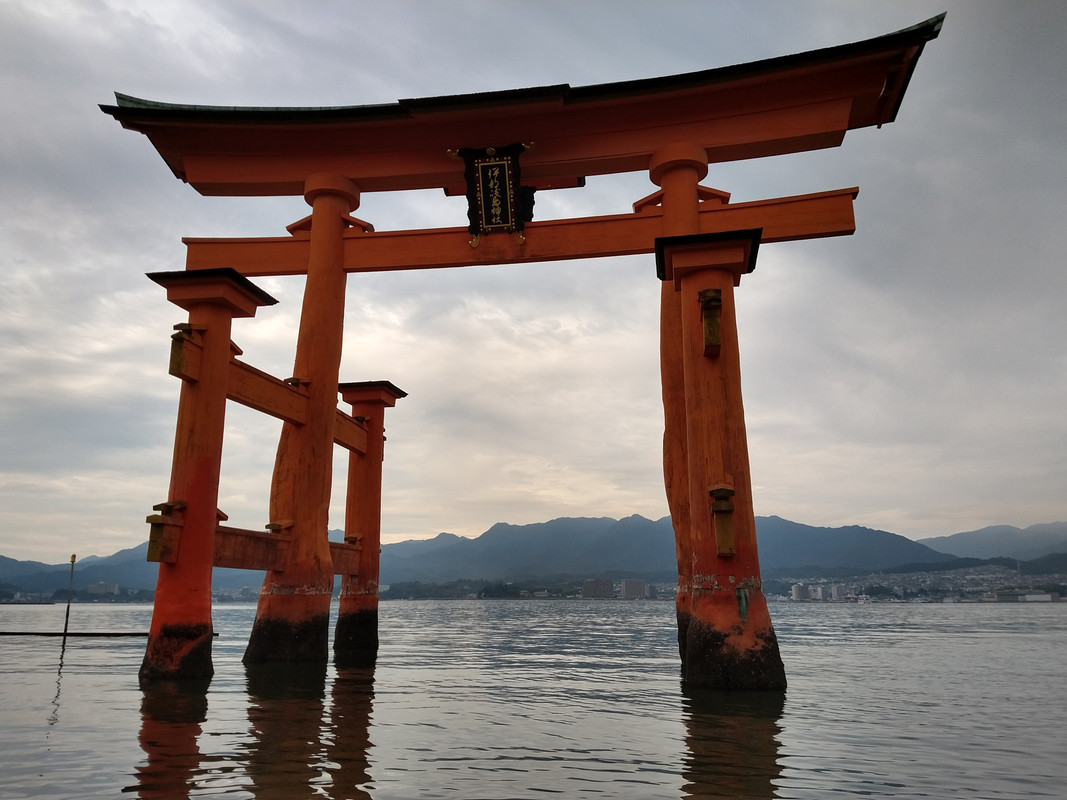 JUEVES 6 - Miyajima - Hirosima - Kioto - JAPON. UNA GRAN AVENTURA , SIN ENAMORAMIENTO FINAL (1)
