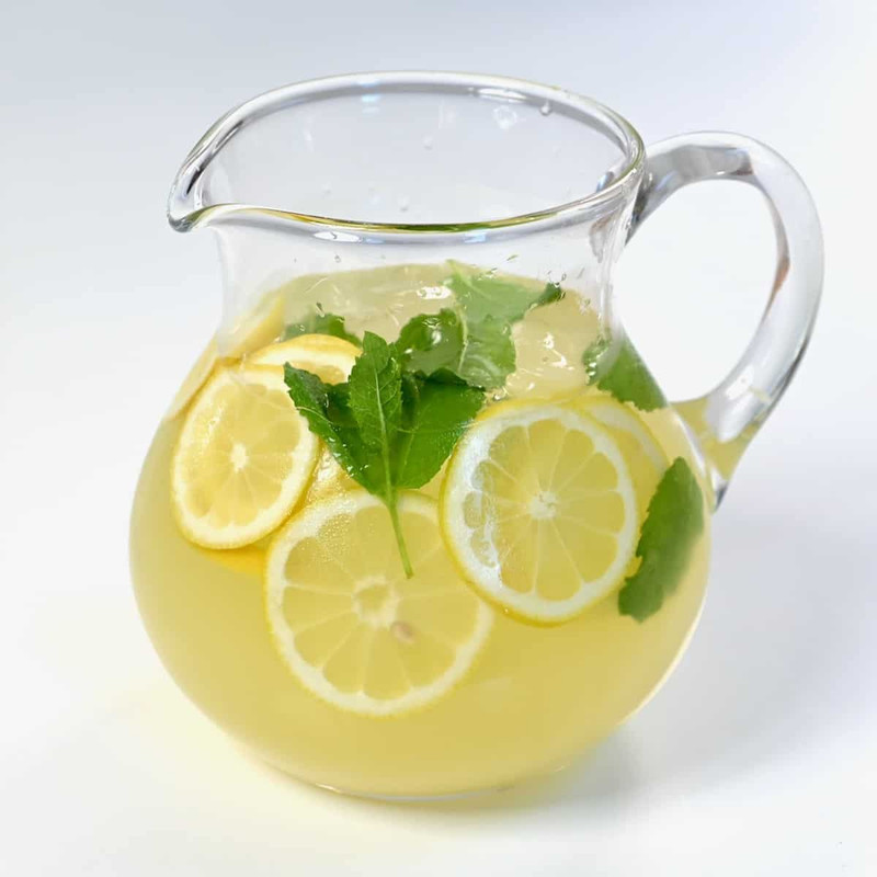 fresh-lemonade-square-photo.jpg