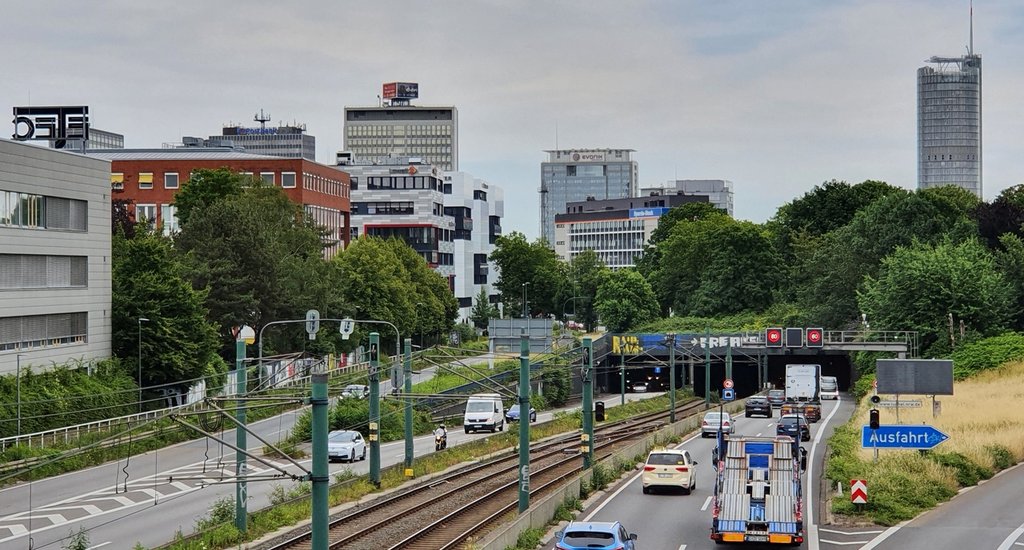 2022-06-21-essen-skyline-a40-ansicht-hh-1.jpg