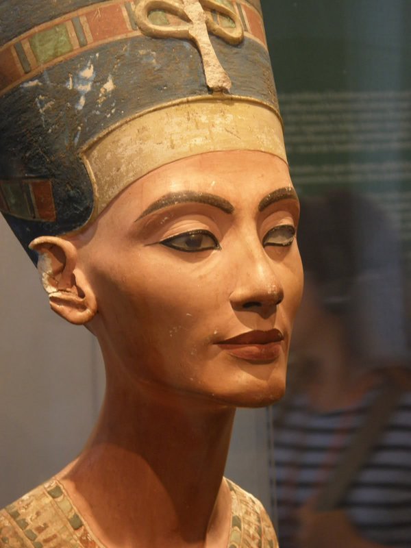 Famoso Busto de Nefertiti