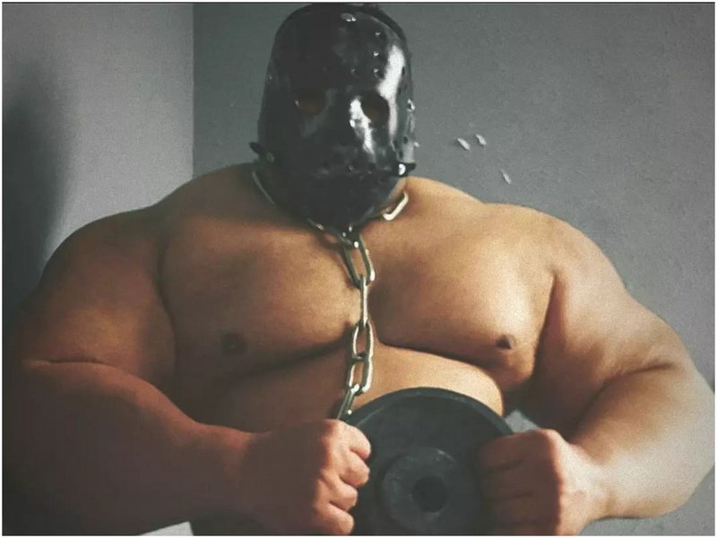 Иранския хълк търси спонсори за лагера преди боя с Форд