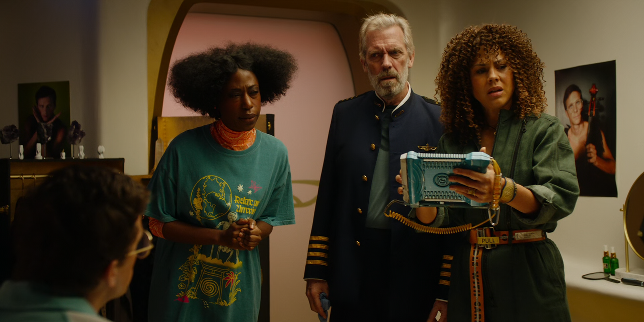 Avenue.5.S02E02.What.an.Unseasonal.Delight.1080p.10bit.AMZN.WEB-DL.DDP5.1.HEVC-Vyndros.mkv_snapshot_