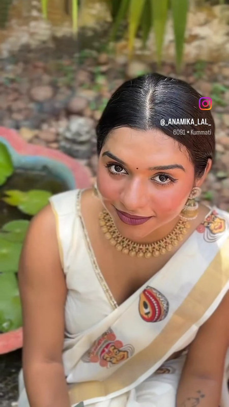 chubby dusky kerala girl in kerala costume.mp4_snapshot_00.04.086