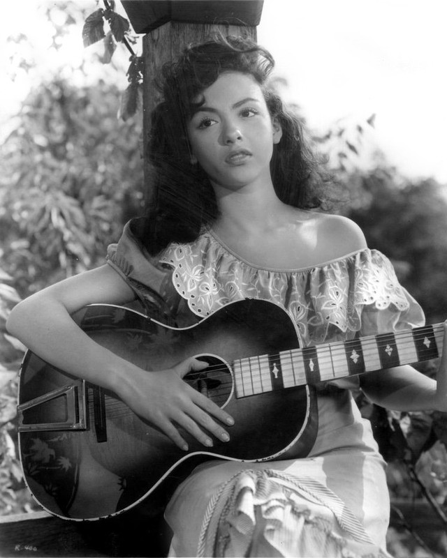 rita_moreno_a32