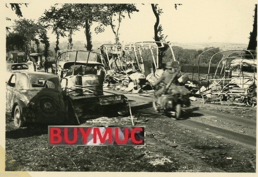 FOTO FRANCE BIKER ZERSTÖRUNG KFZ USW