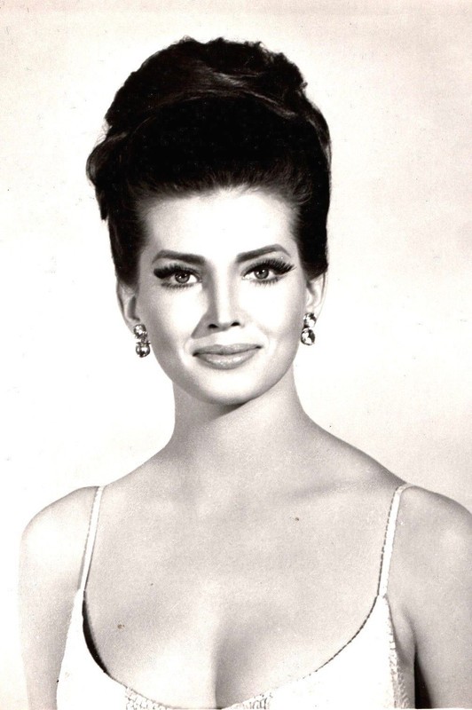 gayle_hunnicutt_a03