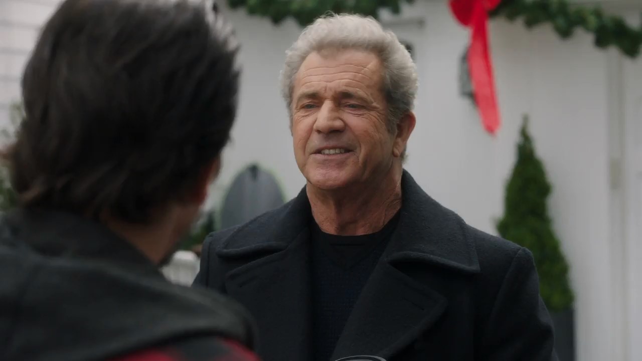 Daddy's Home 2 2017 BluRay [Hindi + English] 480p, 720p ESub Screenshot