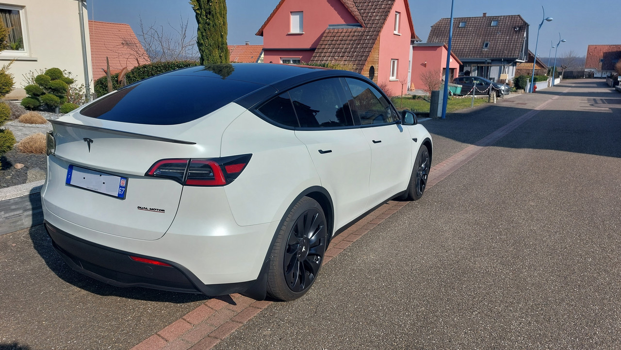 Tesla 3 quart arrière droite