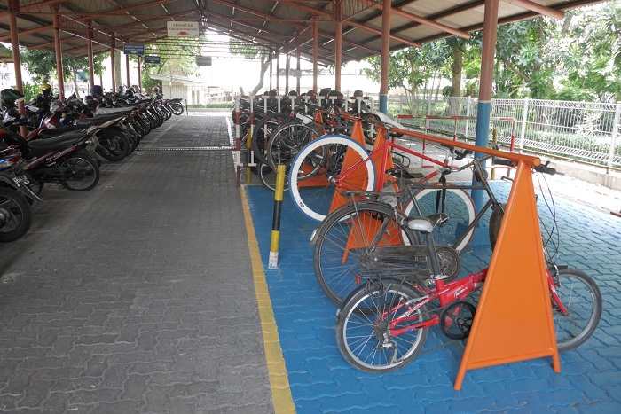Parkir sepeda di Gedung Kompas Gramedia Jakarta