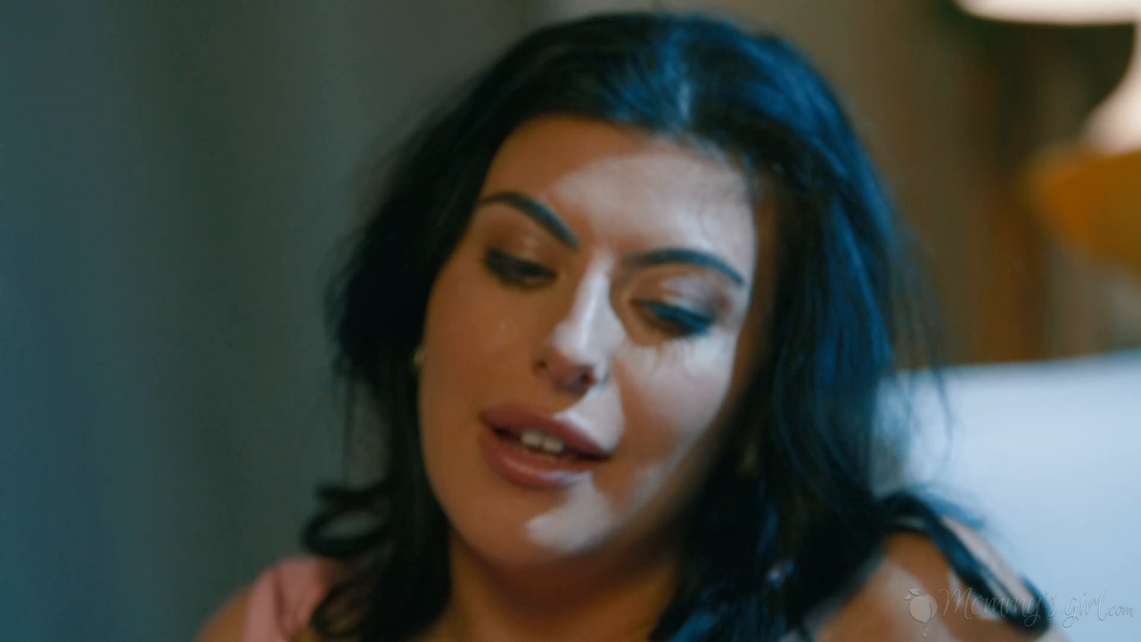 River Lynn Gal Ritchie Annie King - Not-So-Sneaky Snuggles - MOMMYSGIRL.mp4.0001