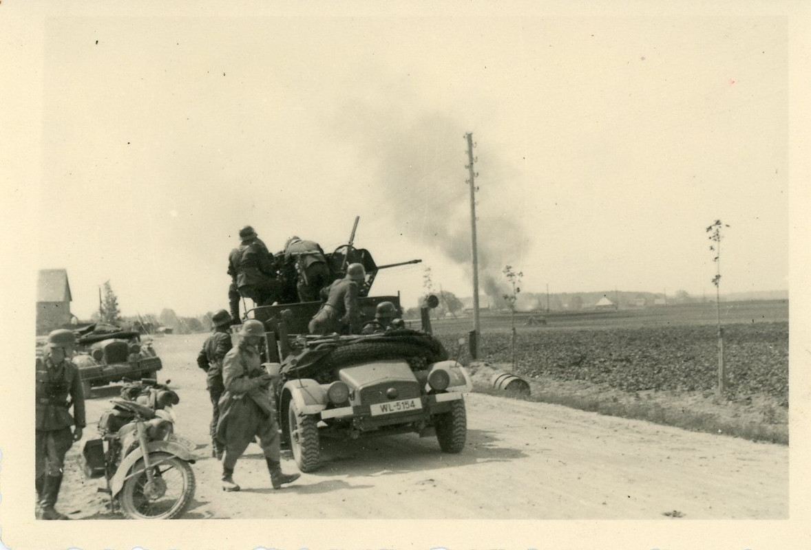 Russland Kämpfe 2cm Flak auf Halbkette Foto