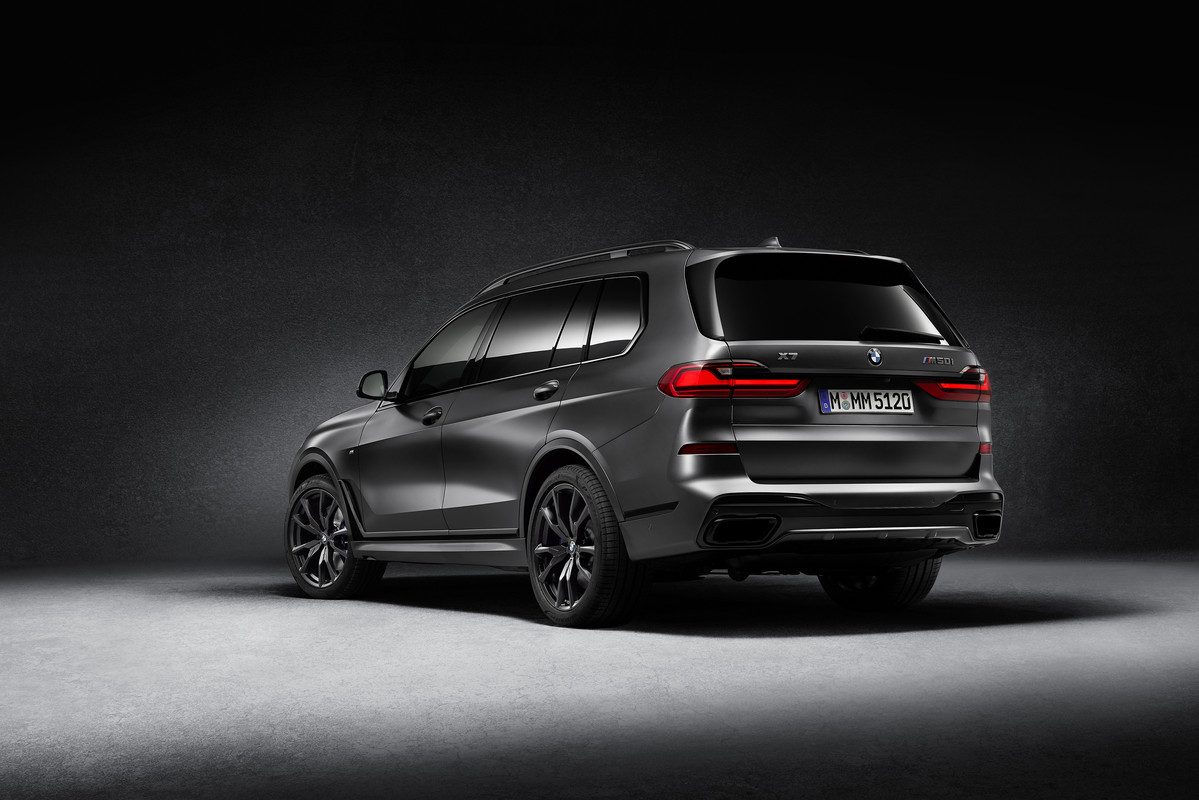 P90386159_highRes_bmw-x7-edition-dark-