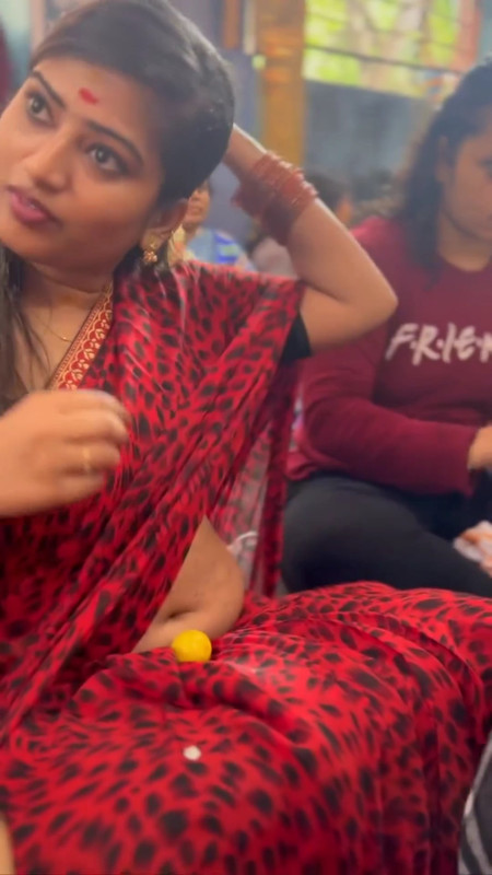 Tamil Girl Sexy Open Navel In Red Saree