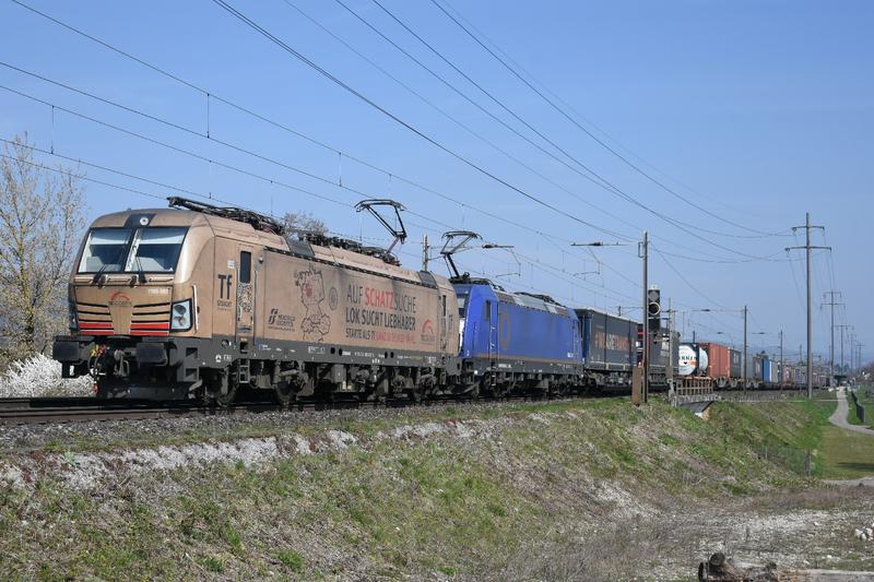 DSC-4025-7193-303-Um-185-a-Pratteln-Sali