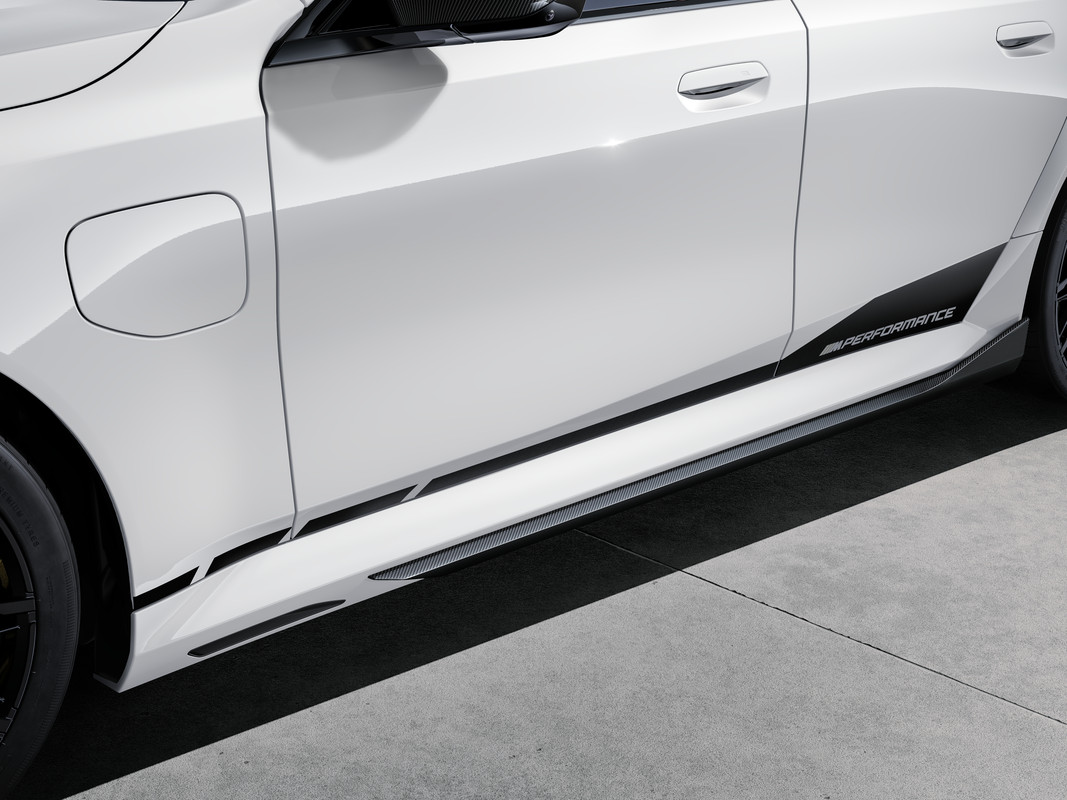 P90562738_highRes_the-bmw-m-performanc