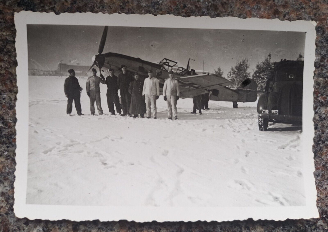 3 Fotos Messerschmitt Bf 109 - Jagdgeschwader 1 - Staffelabzeichen 3-Jg1 -Oesau- (2)