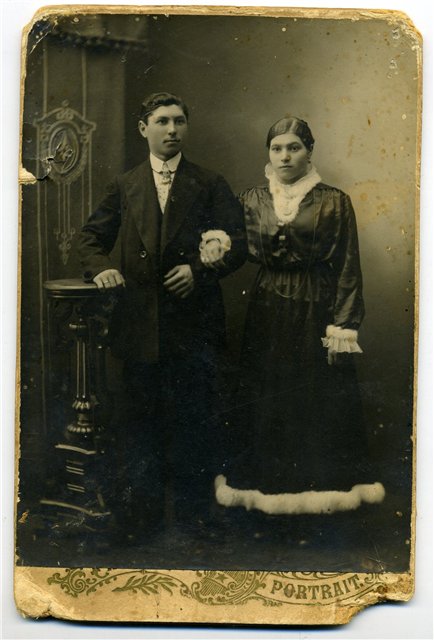 СЛАДКОВЫ ИВАН и ЕКАТЕРИНА СЕМЕНОВНА (ПАВЛОВА в девичестве)..