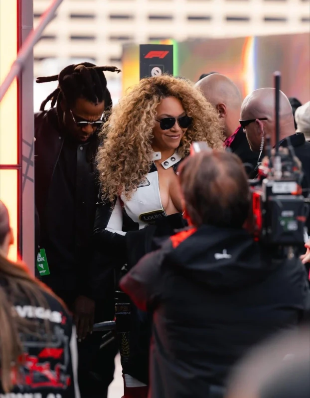 Jay Z And Beyoncé's Swangaz Pull Up To The Formula One Las Vegas Grand Prix