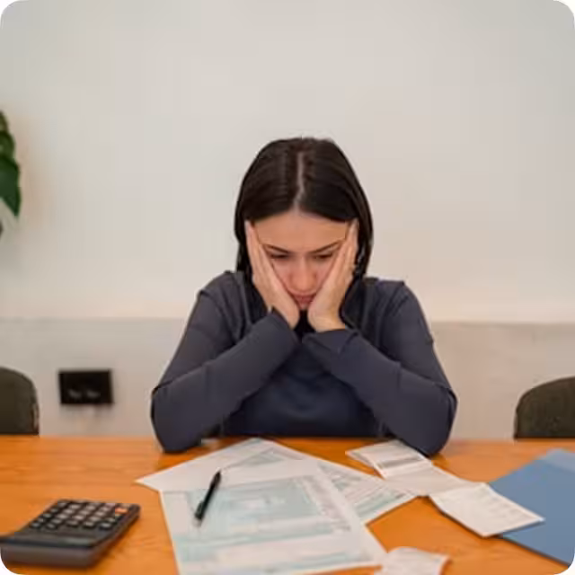 Professionals either relied on clunky energy draining apps or confused with spreadsheets for saving money.