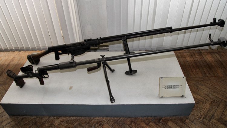 Fusil antitanque PTRS. Wikimedia
