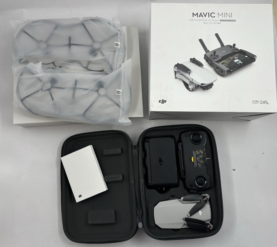 DJI MR1SS5 MAVIC MINI FLY MORE COMBO QUADCOPTER WITH REMOTE CONTROLLER GRAY
