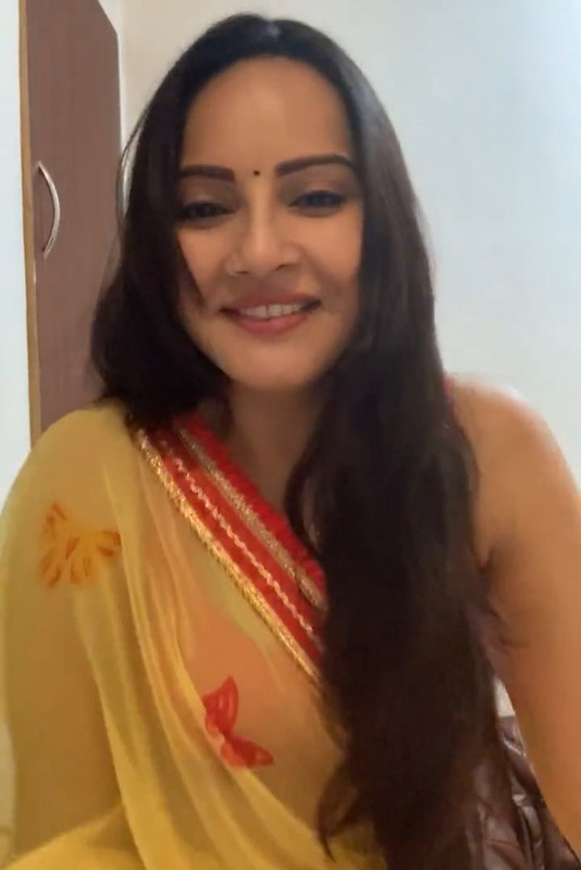 Geetanjali Mishra Sexy Cleavage and armpit though in Orange sleevless saree.mp4_snapshot_00.47.636