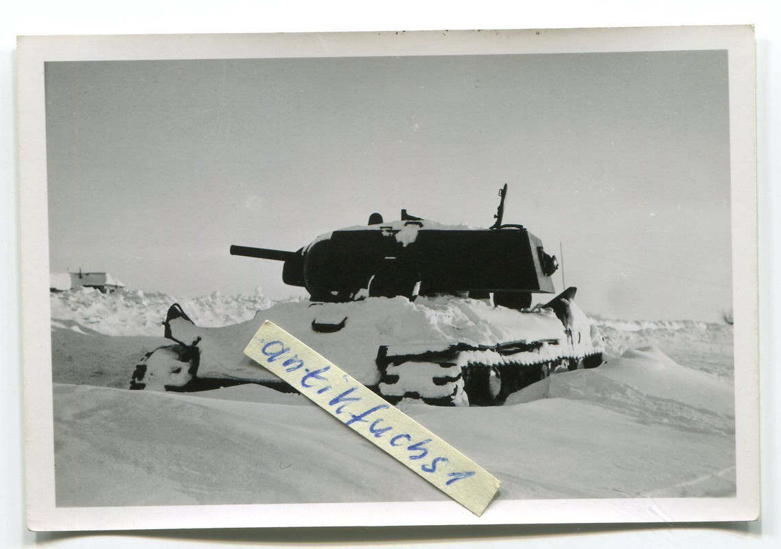 schwerer KW II Panzer an der Front in Rußland im Winter im 2.WK