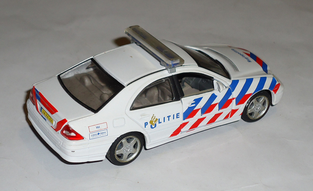 Mercedes-Benz-C320 Politie1