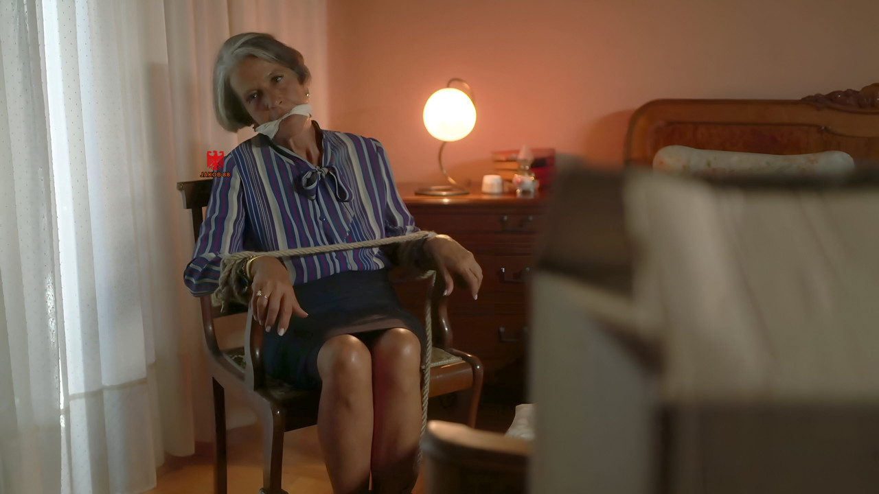 Loukia Papadaki 2 - Electra S02E02
