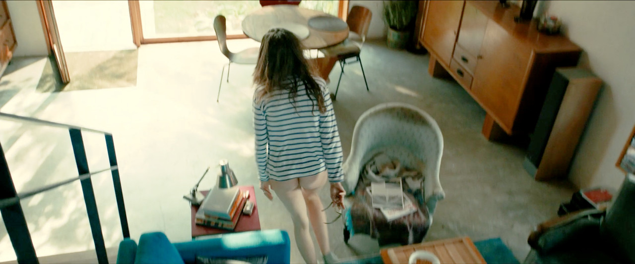 Laetitia.Casta_Do.Not.Disturb.00_01_54_02.Still018