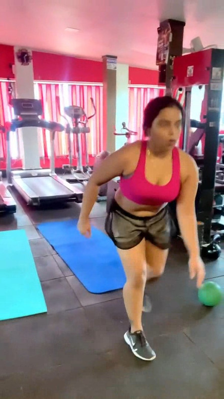Sexy Desi Girl Big Deep navel in workout dress.divx_snapshot_00.17.611