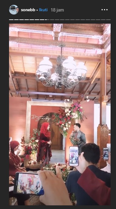 Proses lamaran Dian Pelangi (TribunStyle.com / Instagram @sonebb)