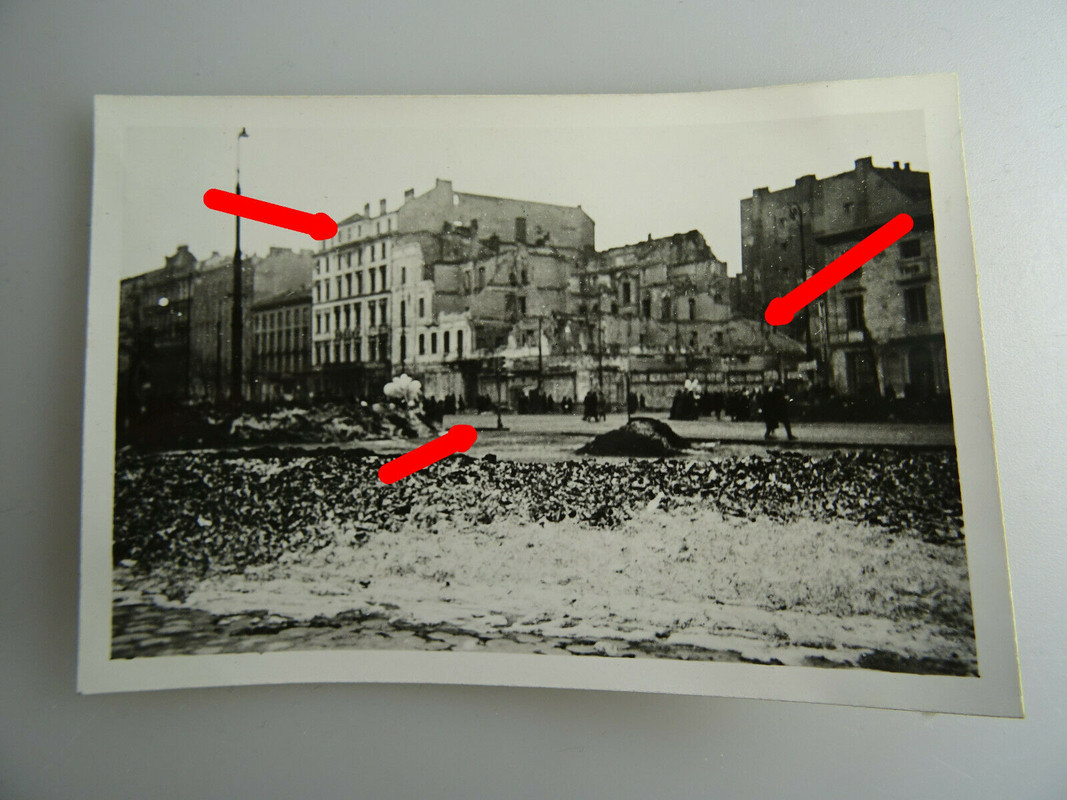 Foto, Polen Warschau, zerstörte Gebäude, am Pilsudski Platz