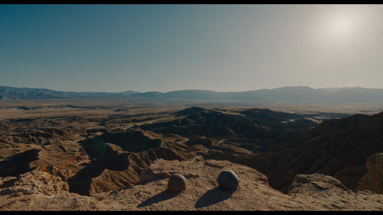Everything.Everywhere.All.at.Once.(2022).BDRemux.2160p.mkv_snapshot_01.39.57_[2022.07.05_09.37.03]
