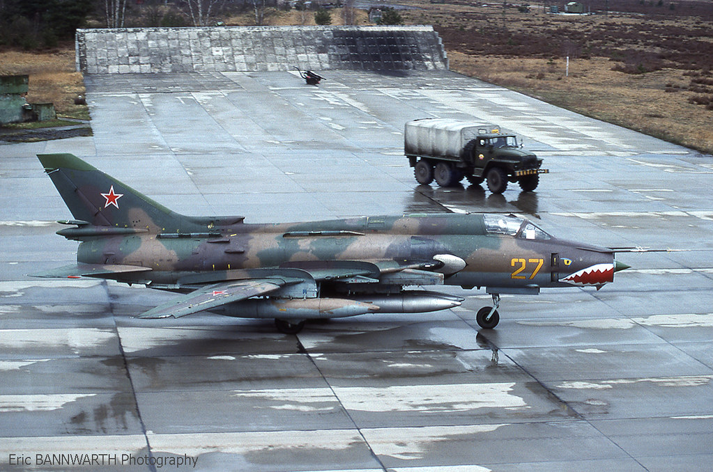 20 GvAPIB Su-17M4 27 yellow_12204_Apr 1994