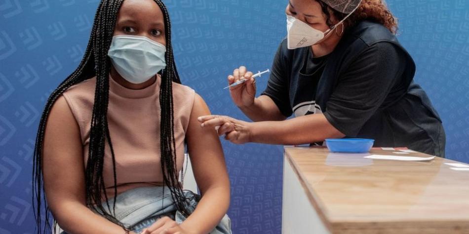 Moderna instalará en Kenia su primera planta de vacunas anticovid