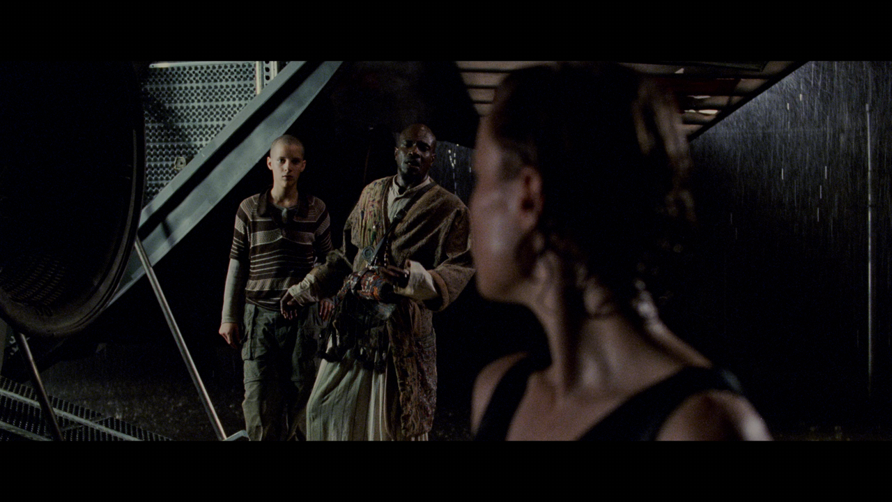 Pitch Black.mkv_snapshot_01.41.40_[2020.09.04_23.12.59]