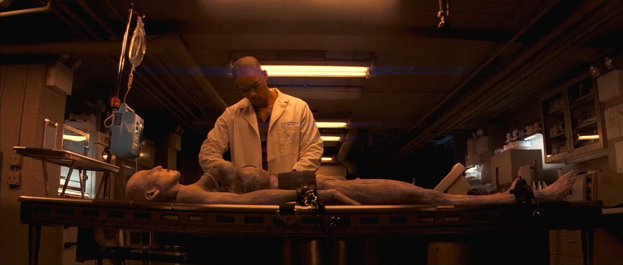 I Am Legend 2007 BluRay [Hindi + Tamil + Telugu + English] 480p 720p ESub Screenshot