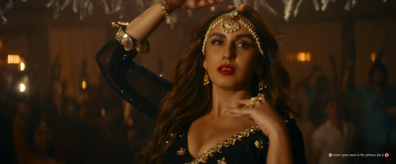 Huma Qureshi Monstrous Boobs Popping Wild Cleavage Show Item Song 4K - Maalik