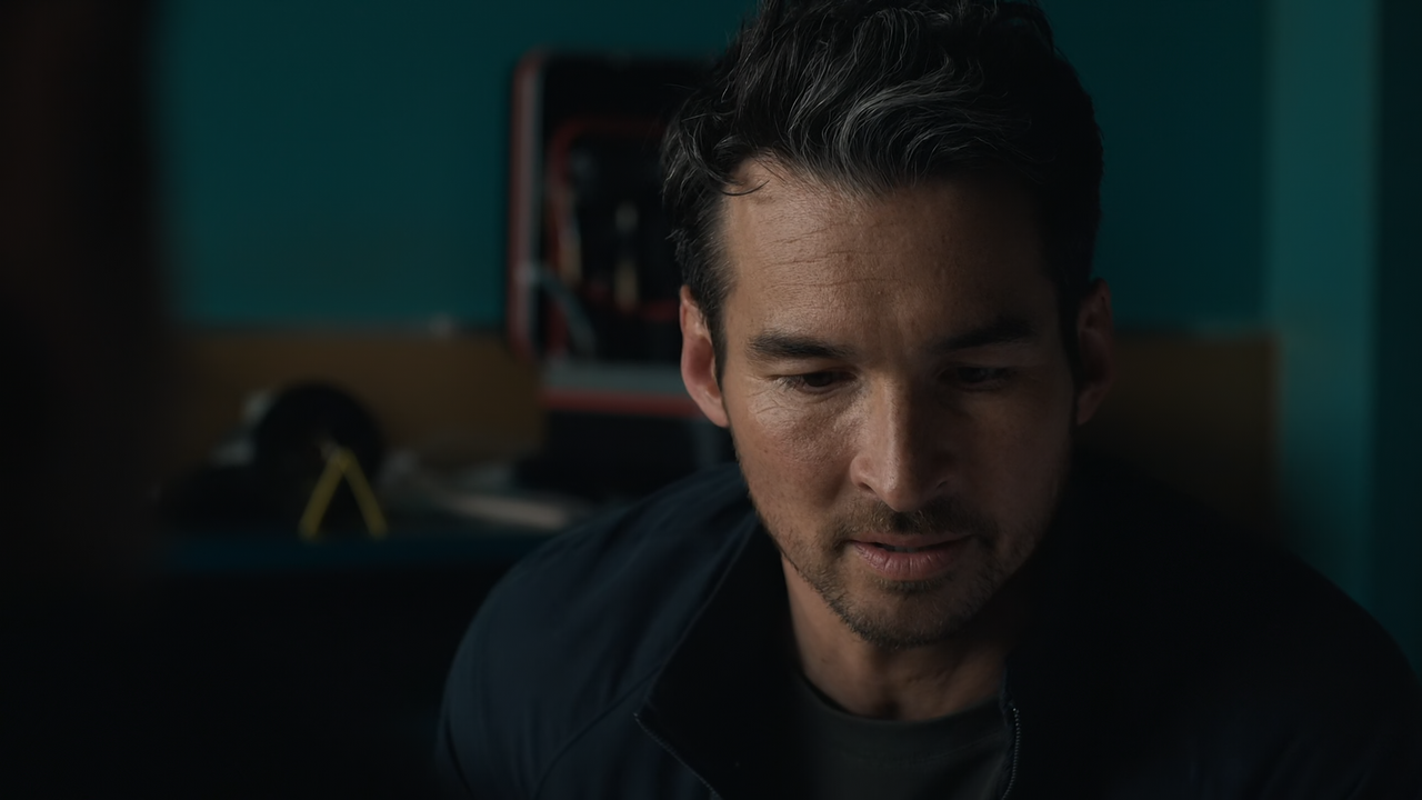 FBI.International.S04E21.Herbivore.Man.(1).1080p.10bit.AMZN.WEB-DL.DDP5.1.HEVC-Vyndros.mkv_snapshot_