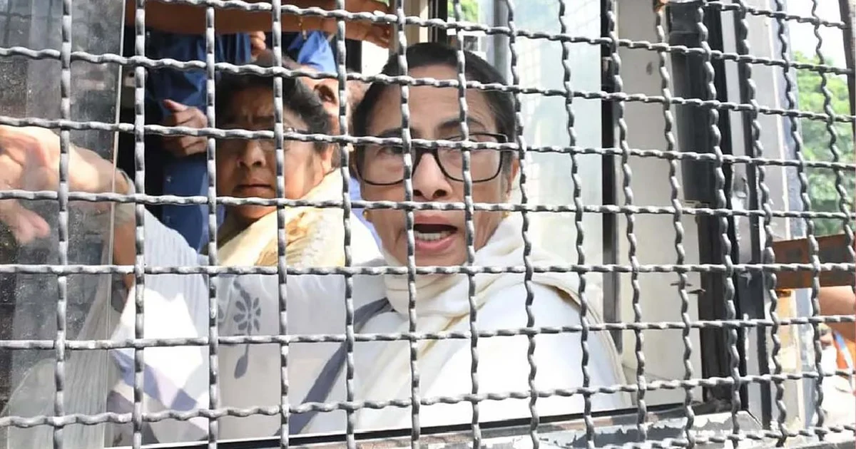 দিল্লি পুলিশের হাতে মমতা বন্দ্যোপাধ্যায় আটক