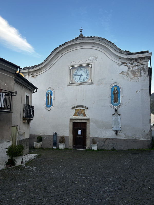 E6B3B485-DD23-4043-B3EF-F0C5B483F477